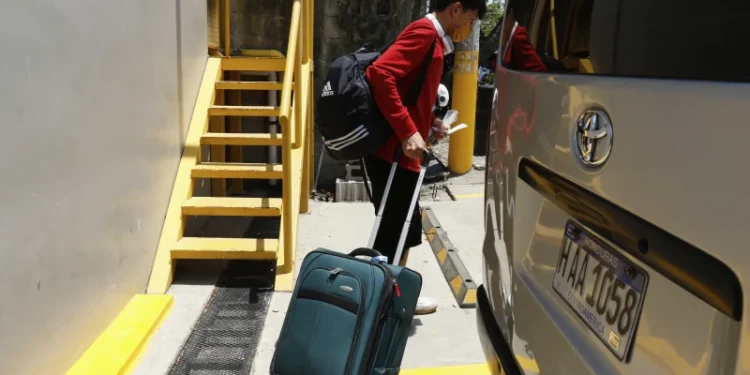 U.S. Deports 68 Migrants to Honduras and Colombia in First “Voluntary Return” Flight