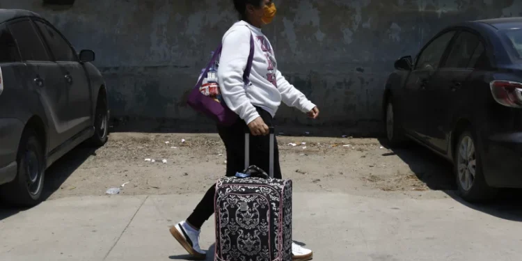 US Sends 68 Migrants Back to Honduras and Colombia in First Voluntary Return Flight